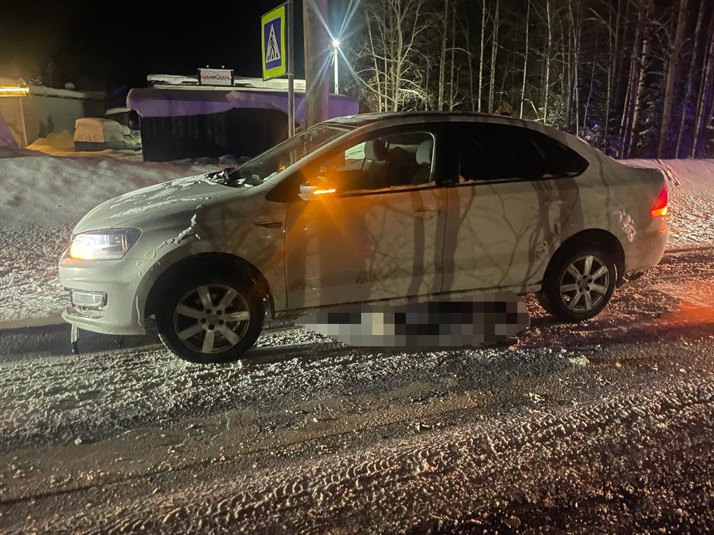 Автомобиль переехал лежащего на дороге мужчину в Ленобласти 17 января - 18  января 2024 - ФОНТАНКА.ру