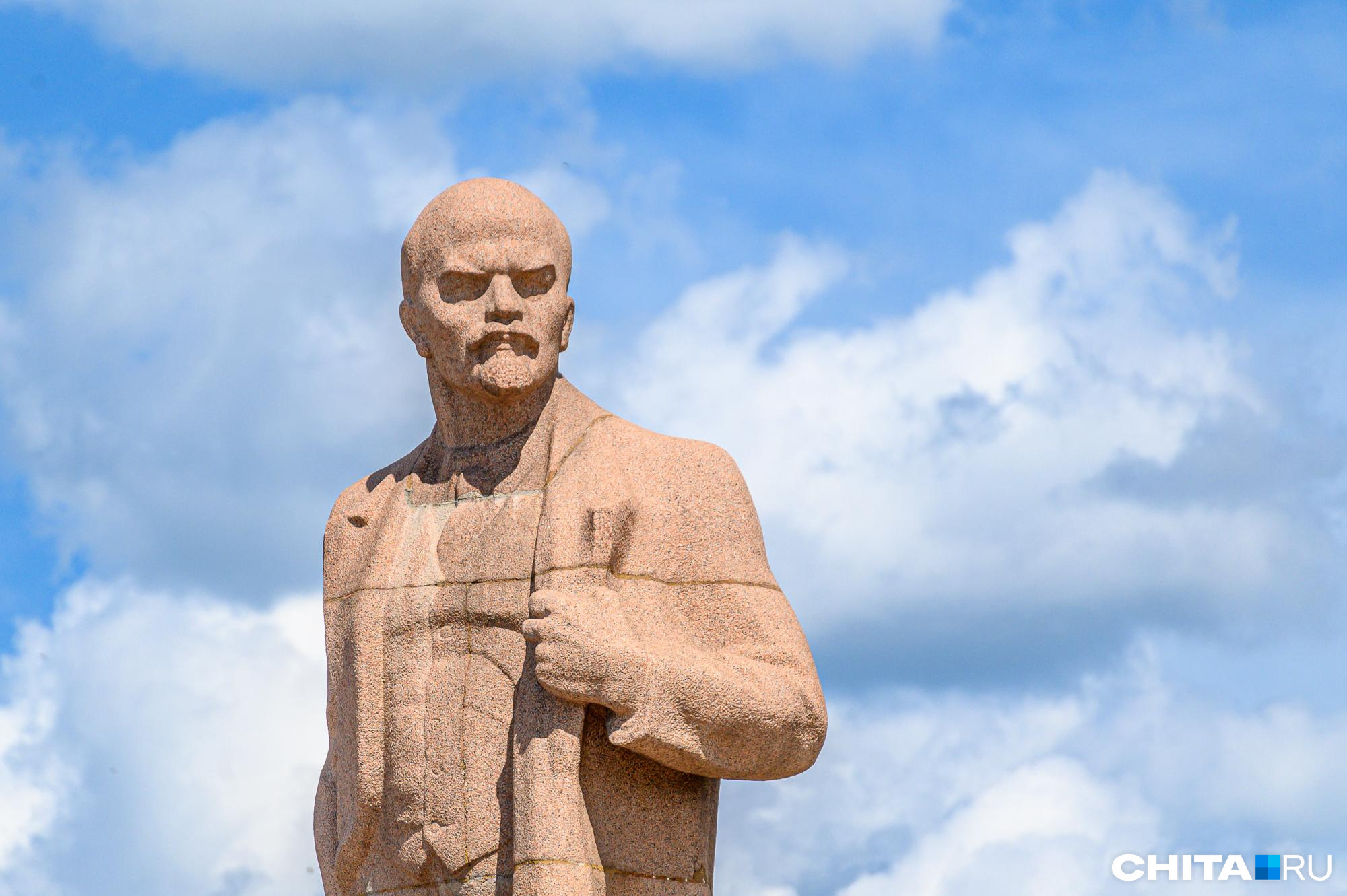 Коммунисты предложили передвинуть памятник Ленину в поселке Забайкалья