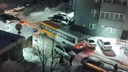 «Решил объехать пробку»: автобус с пассажирами заметили во дворе домов на Бориса Богаткова