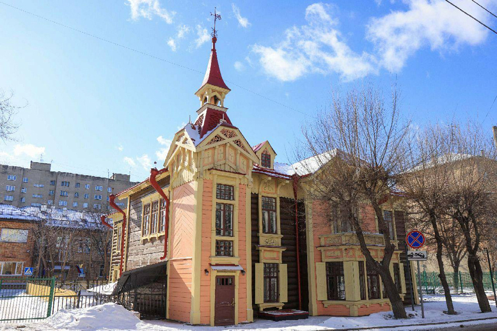 В Красноярске восстановили после пожара старинный дом Дмитриева