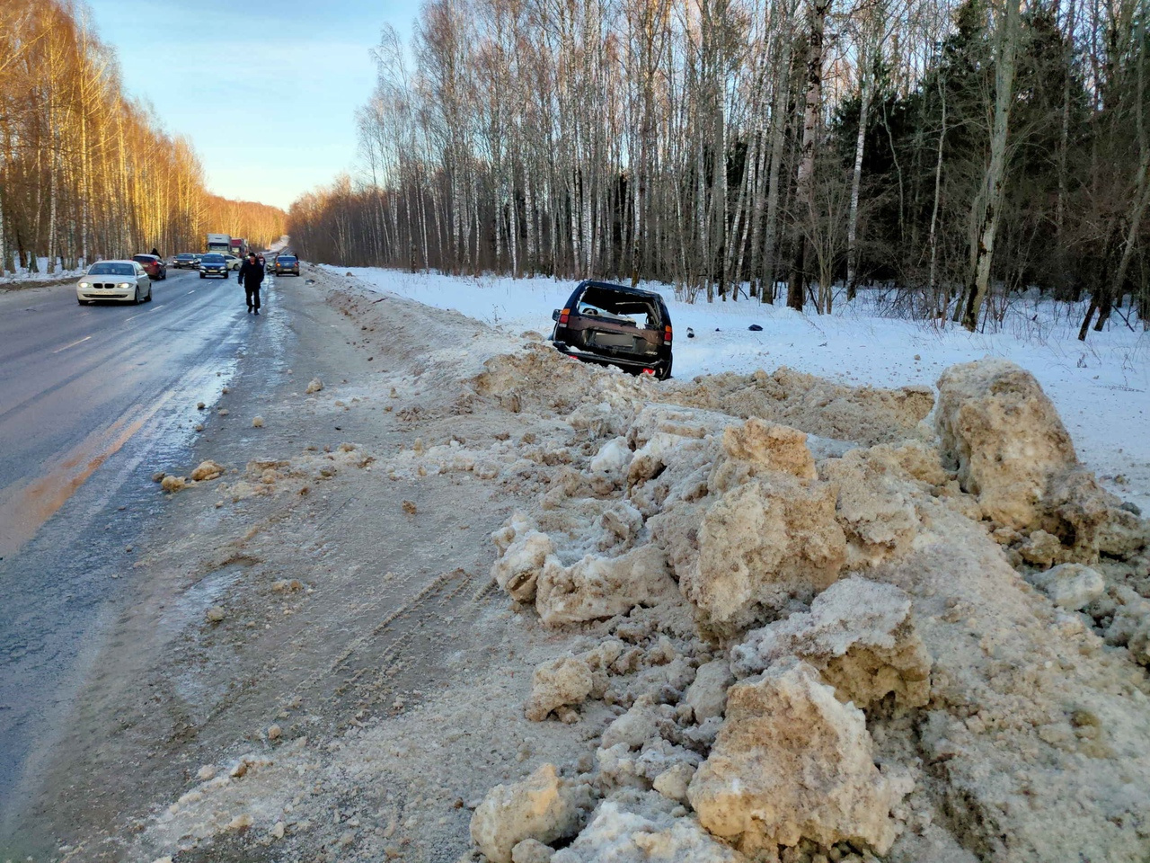 От удара у легковушки выбило окна От удара у легковушки выбило окна