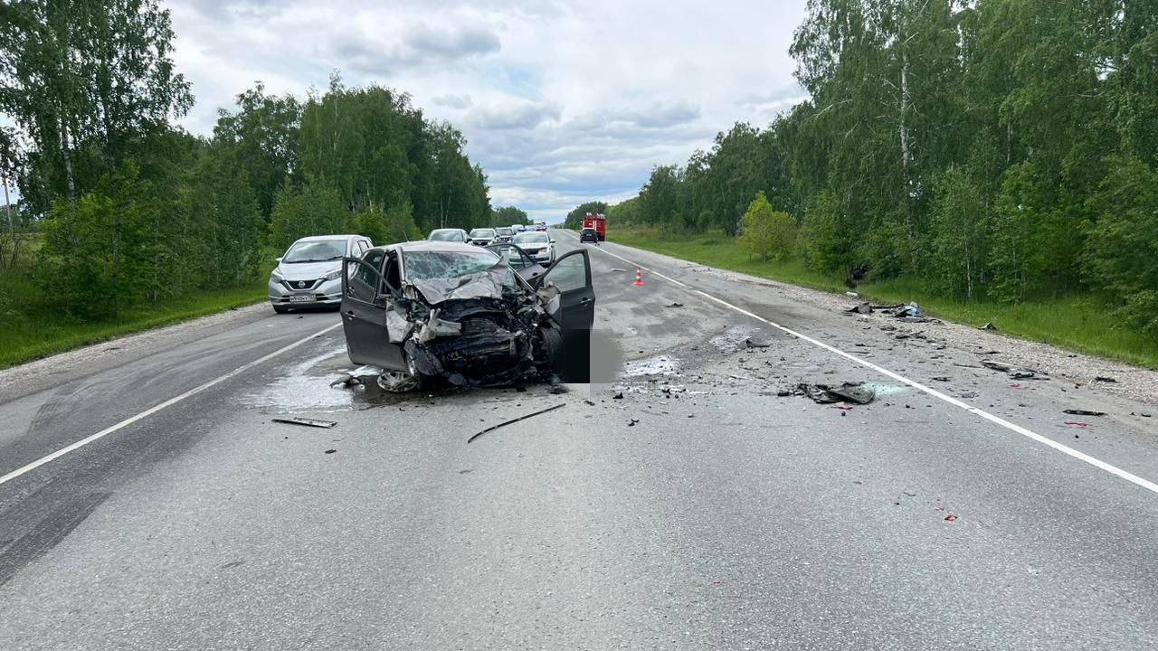 Lexus выехал на встречку: женщина погибла в массовой аварии на новосибирской трассе