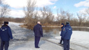 Под Волгоградом вешние воды затопили дорогу к кладбищу и хутору