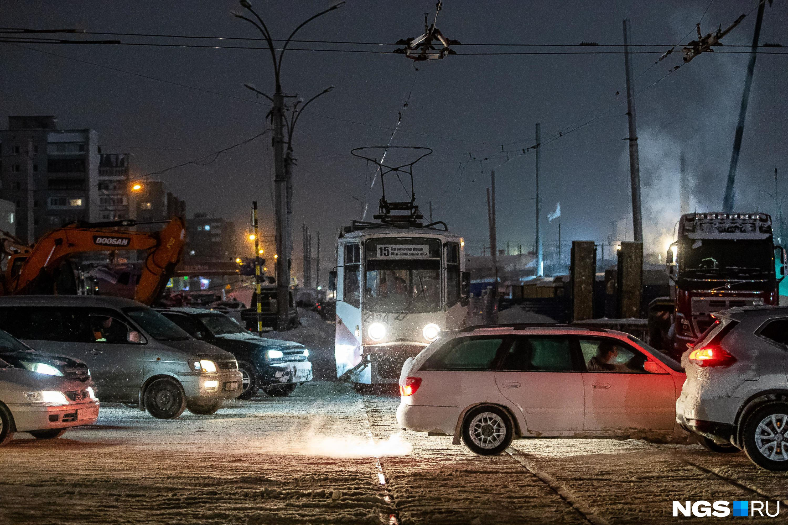 В Новосибирске закроют движение пассажирского транспорта через площадь  Труда - 15 марта 2023 - НГС