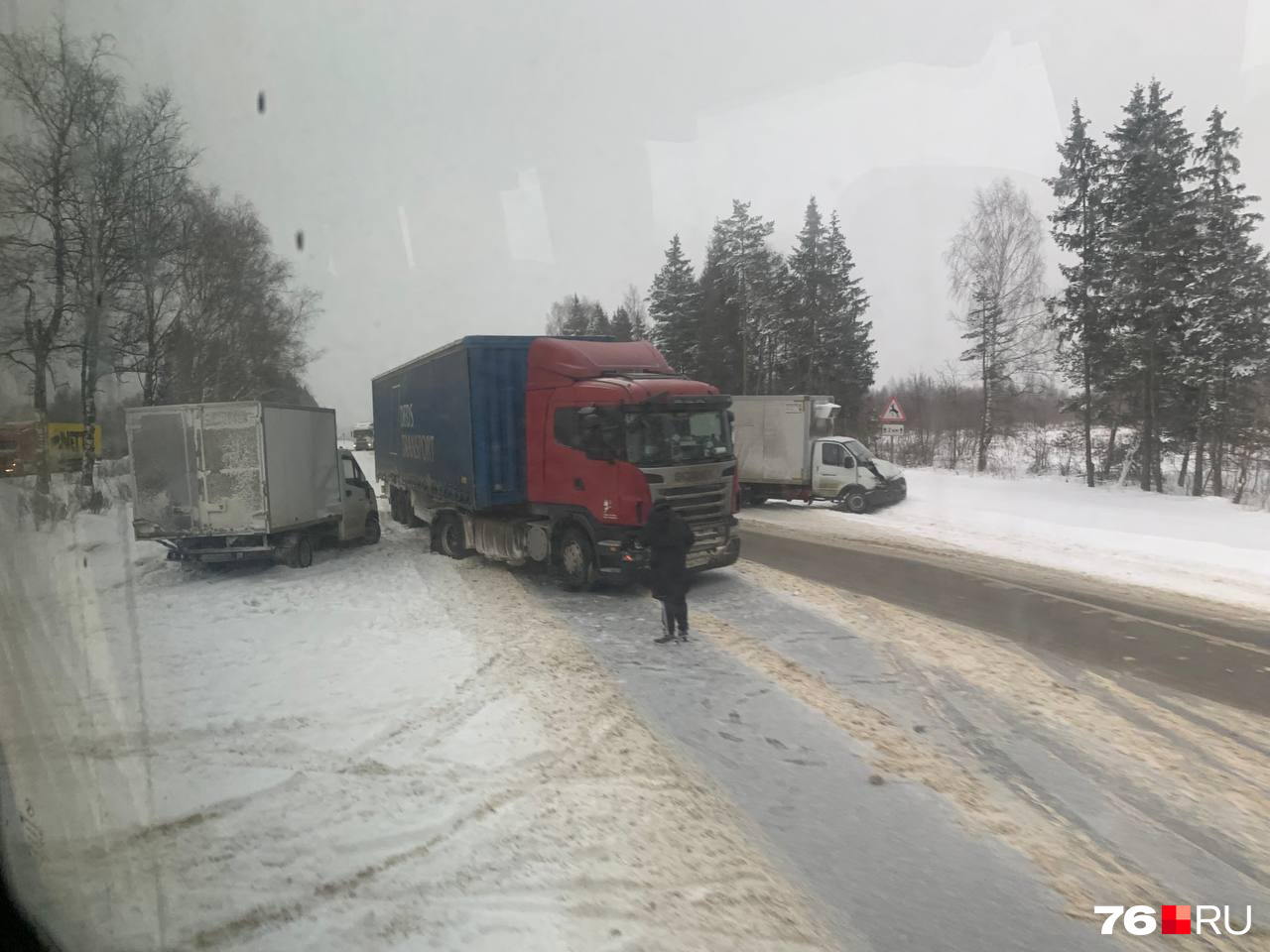 Семь часов едем в Москву»: на трассе М-8 в Ярославской области растянулась  пробка на несколько километров | 15.12.2023 | Ярославль - БезФормата