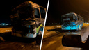 «Полностью в огне»: под Новосибирском загорелся рейсовый автобус — видео с места возгорания