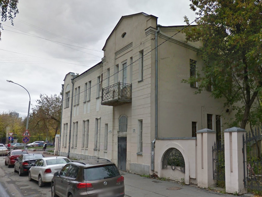 Двухэтажный особняк в центре Екатеринбурга продали за 48 млн рублей. Что там появится?