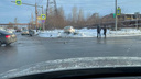 «Такси подано. Выходите»: в Ярославле машина снесла забор и выехала на пешеходную зону