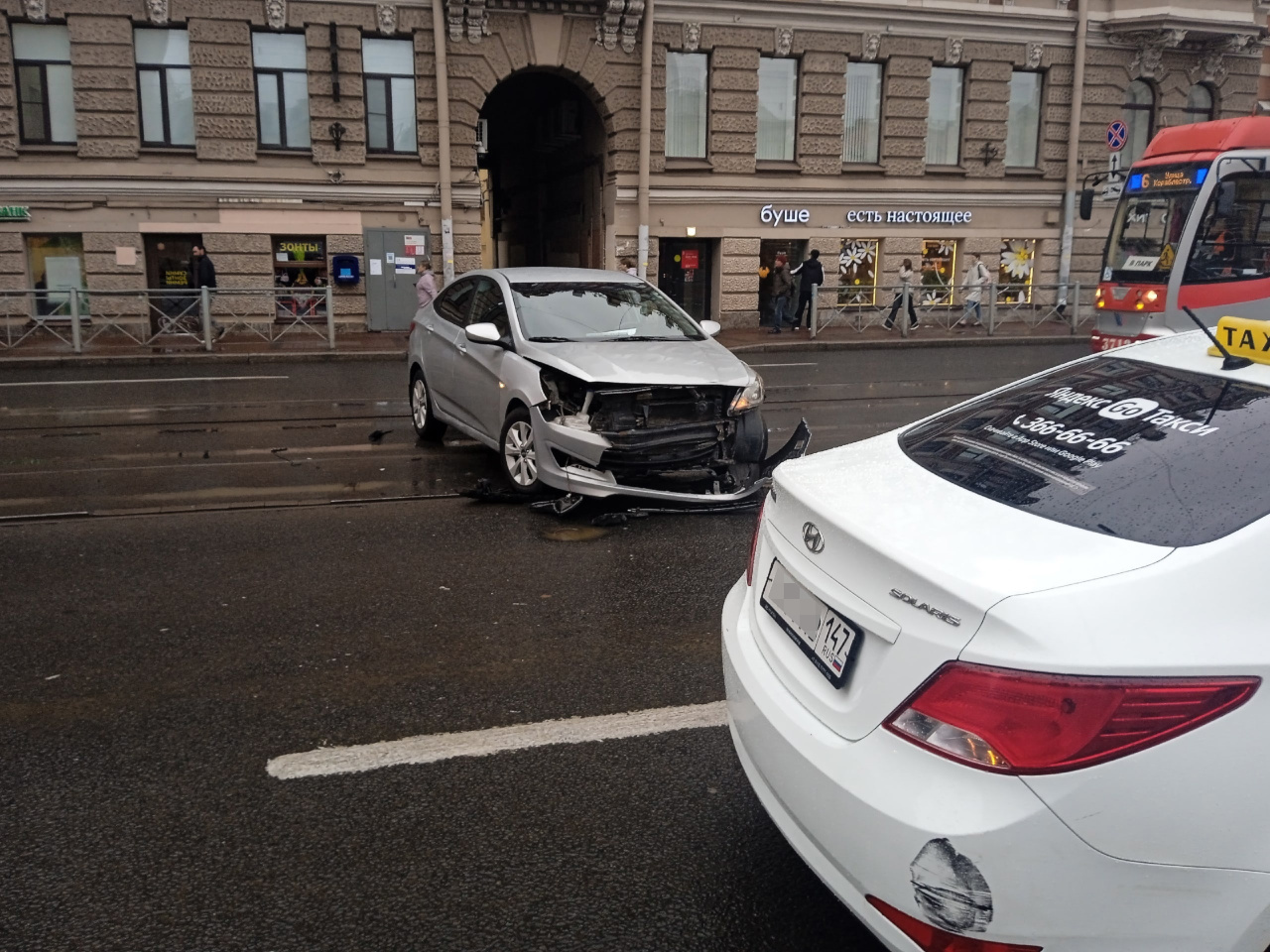 Дождь вырастил урожай ДТП в Петербурге, а бетономешалка устроила бесплатную  мойку на Ушаковском мосту | 03.10.2023 | Санкт-Петербург - БезФормата