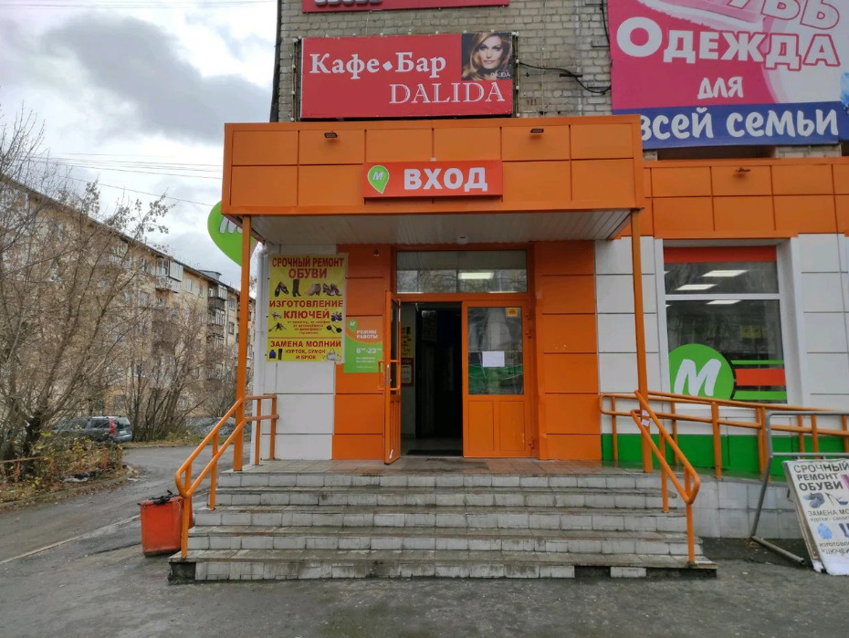 Одни были с ножами, другие — с пистолетами: подробности смертельной разборки у кафе в Екатеринбурге