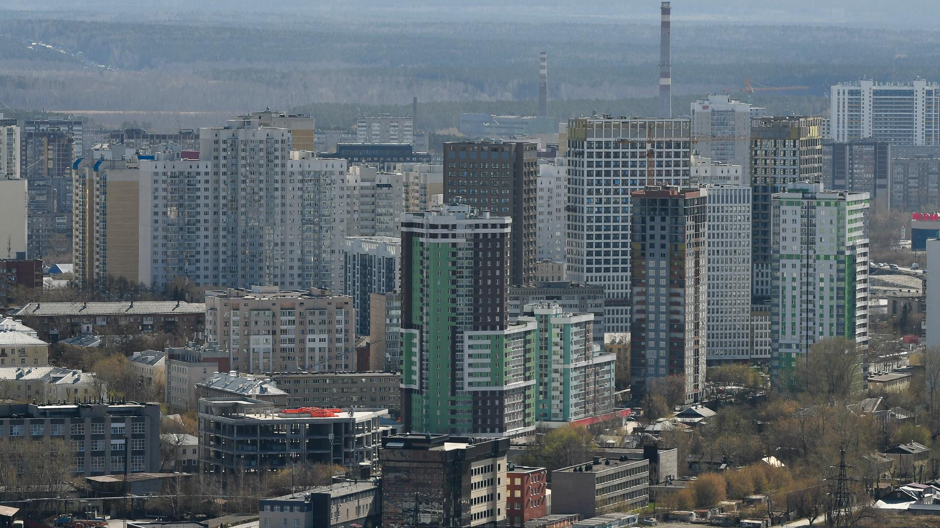 Через 11 лет в России у каждой семьи будет две квартиры и дача. Что об этом думают екатеринбуржцы?