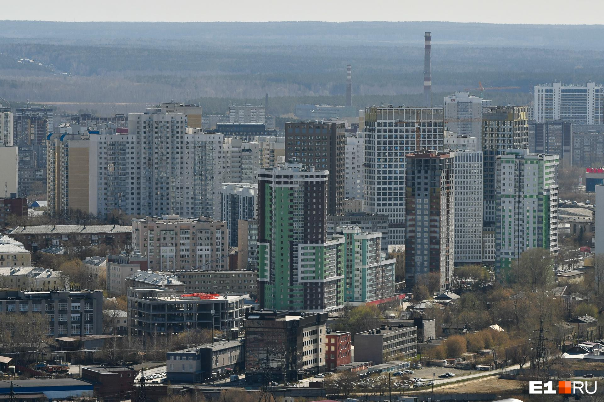Через 11 лет в России у каждой семьи будет две квартиры и дача. Что об этом думают екатеринбуржцы?