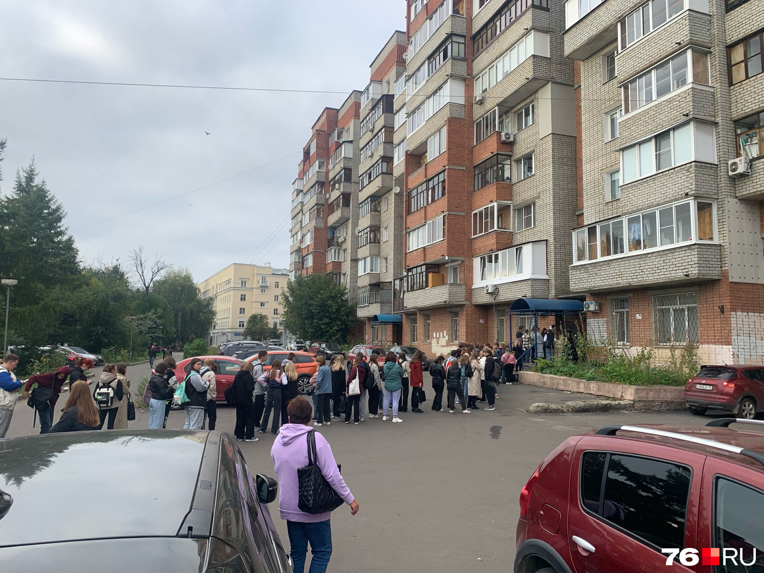 Вы должны помучиться»: в Ярославле жители выстроились в многометровую очередь  за проездными | 11.09.2023 | Ярославль - БезФормата