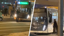 Новосибирец разбил окно в автобусе на Маркса — инцидент попал на видео