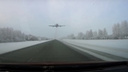 В Омской области оштрафовали пилота, который низко летел над трассой