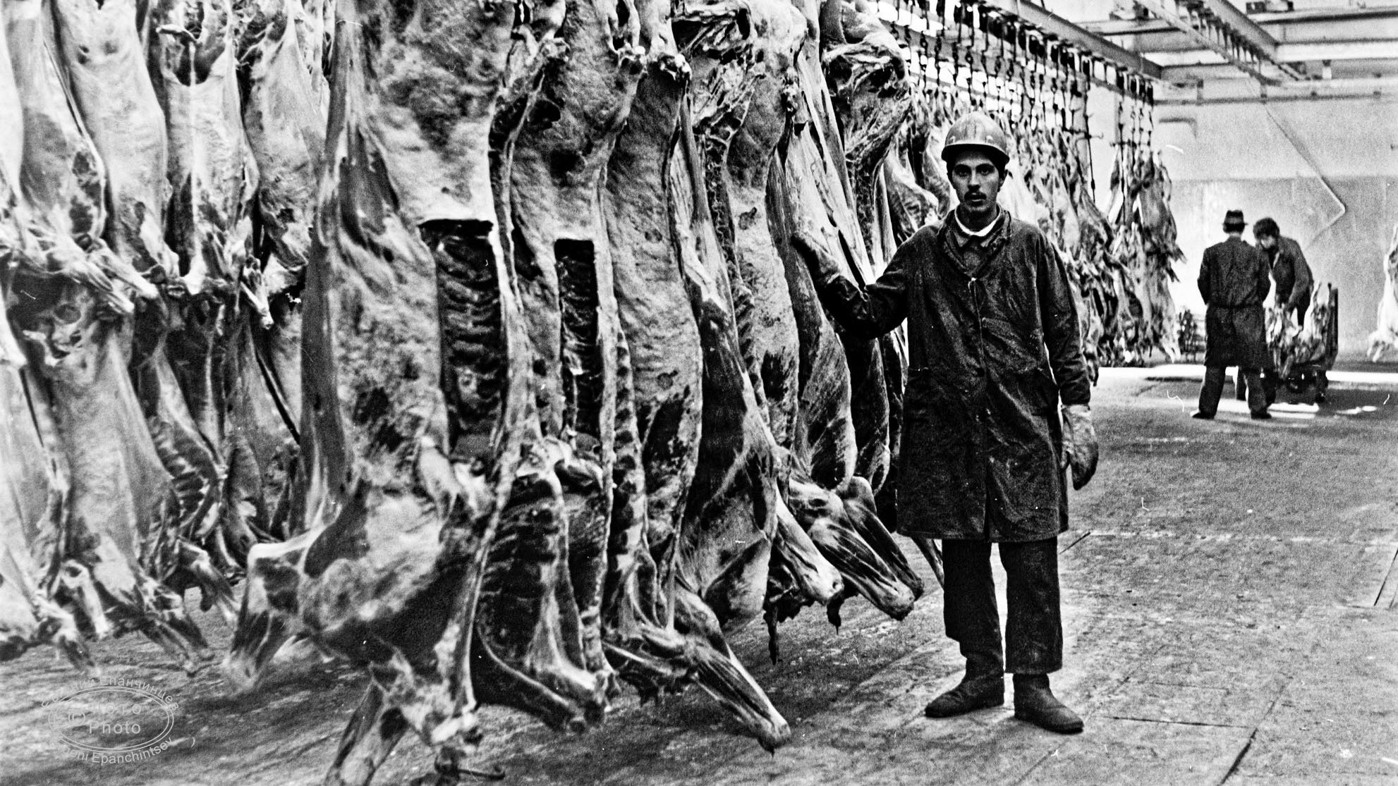 Здесь рождалась советская колбаса: как выглядел изнутри Читинский мясокомбинат в 1990 году