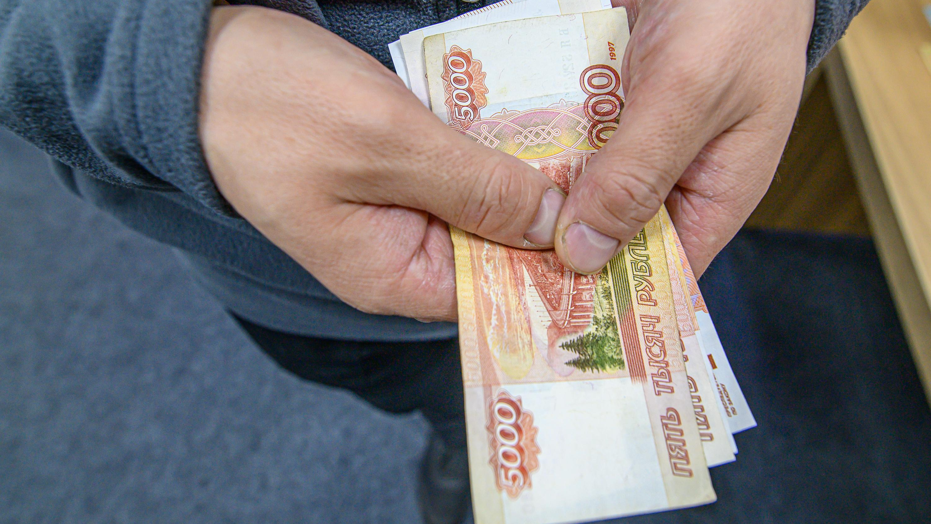 Средняя зарплата в Югре превысила 100 тысяч рублей