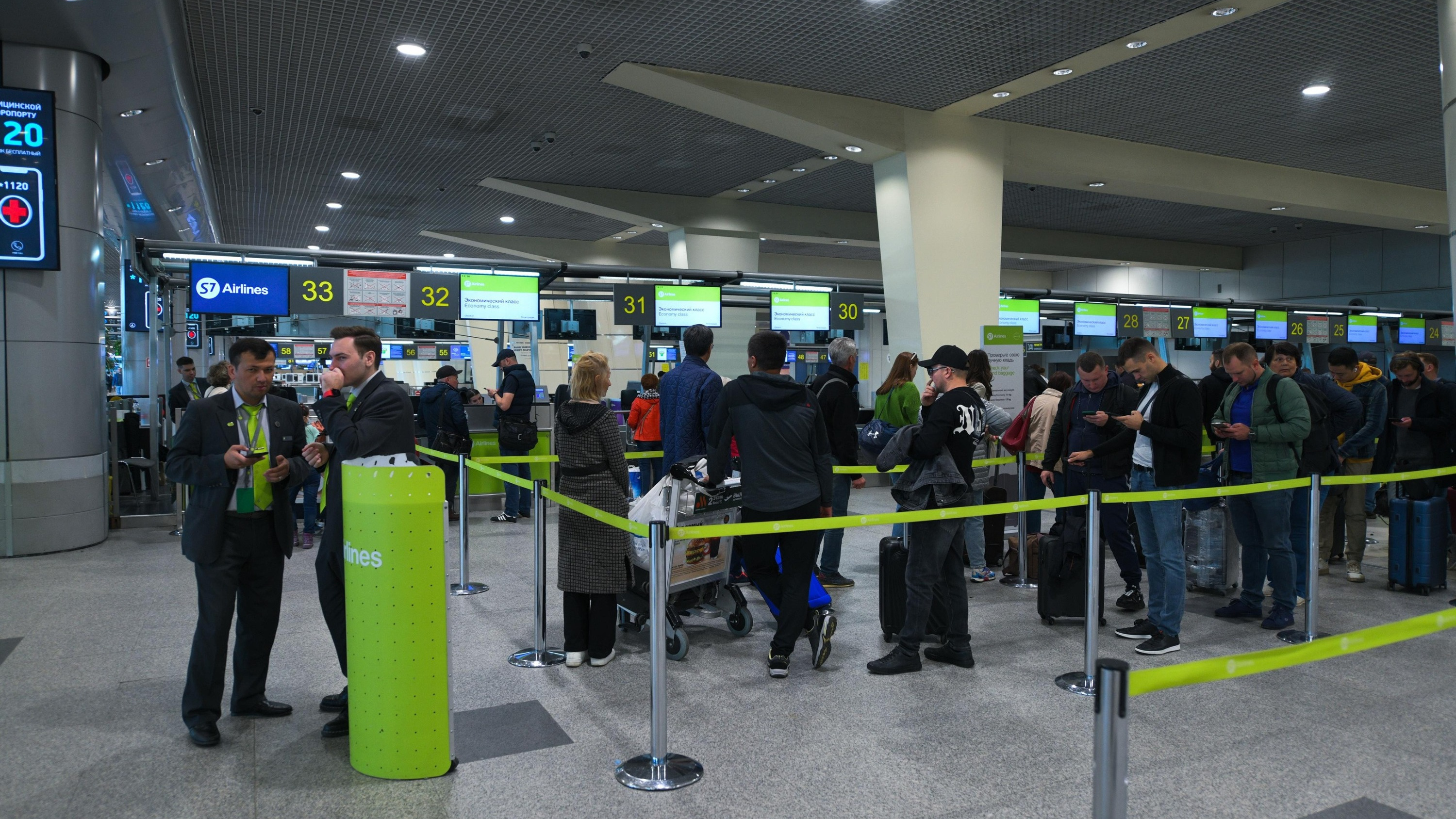 Рейс Петербург — Москва задержали из-за поломки. Самолет пришлось отбуксировать на место стоянки