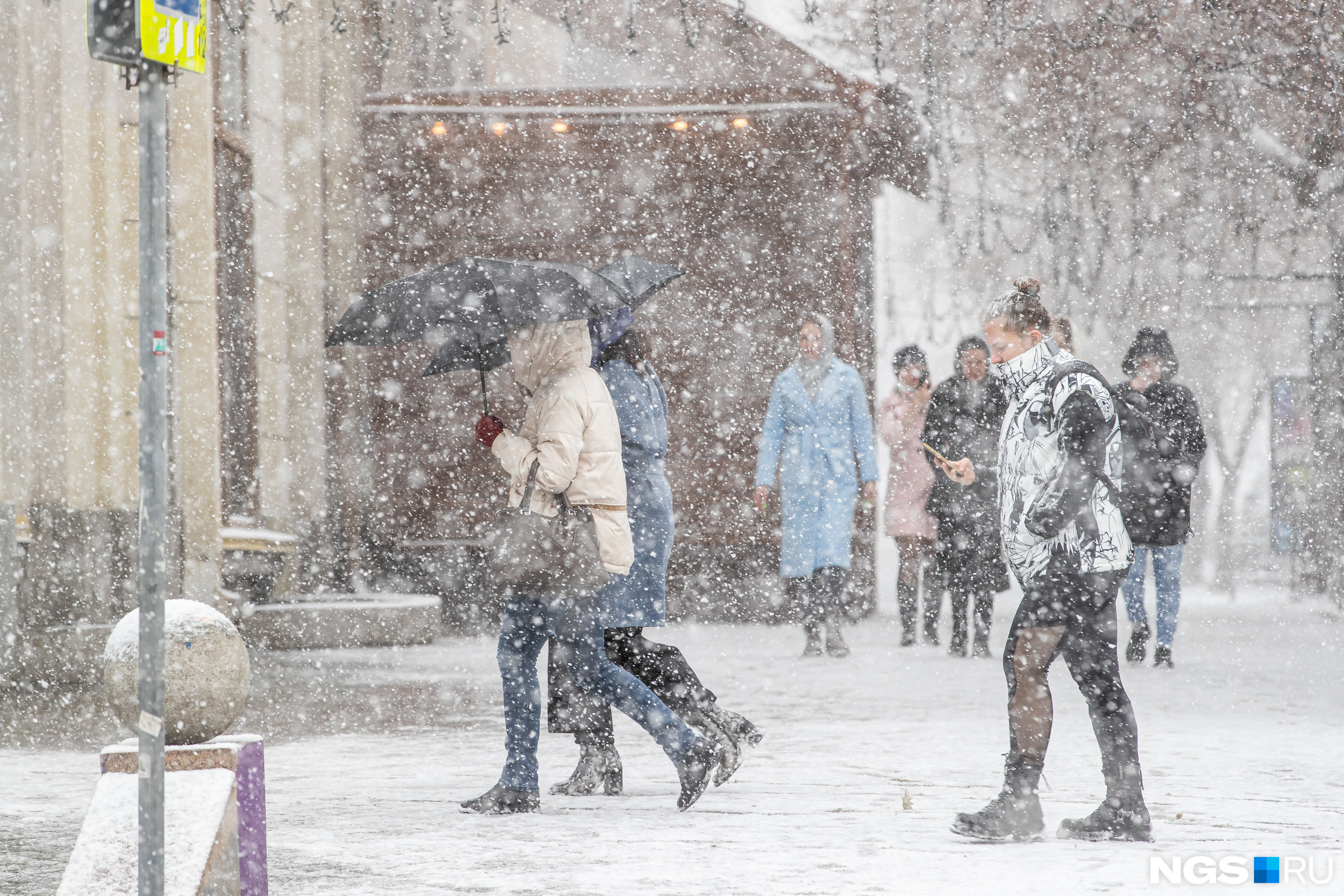 Погода в новосибирске в апреле 2024г. Снежная улица. Снег. Снег в Новосибирске. Снег фото.