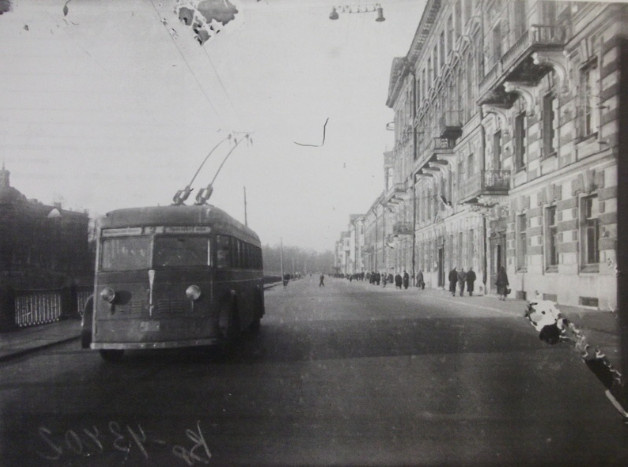 «Есть человеческие жертвы». Какой была первая трагедия с падением в воду общественного транспорта в Ленинграде