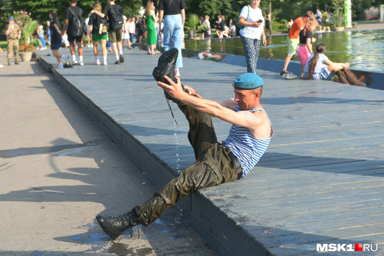 Классика жанра — искупаться в фонтане, в Москве программа выполнена на 100%