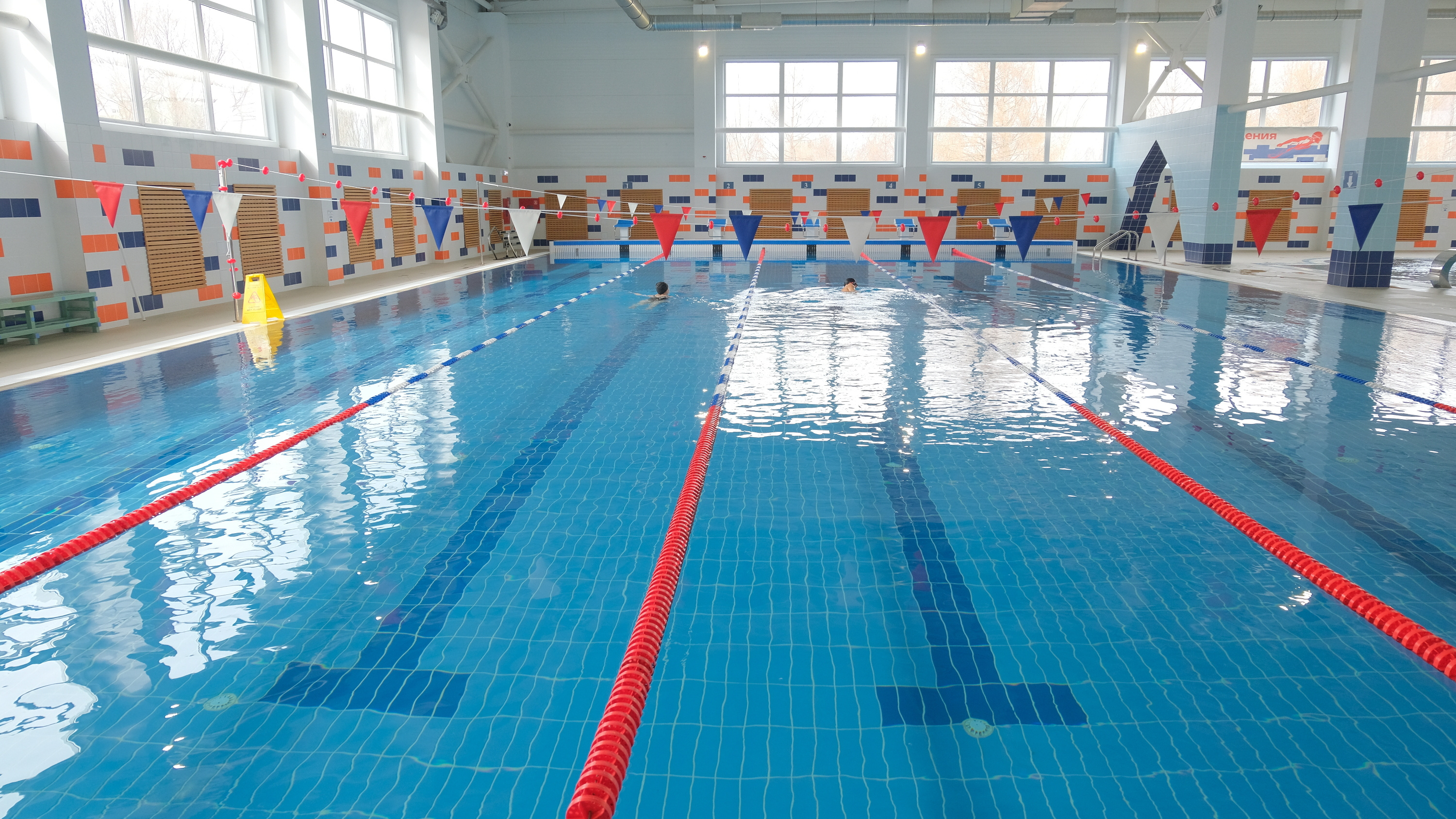 В Перми открыли новый городской бассейн с двумя чашами: для спортивного плавания и релакса. Показываем фото из комплекса