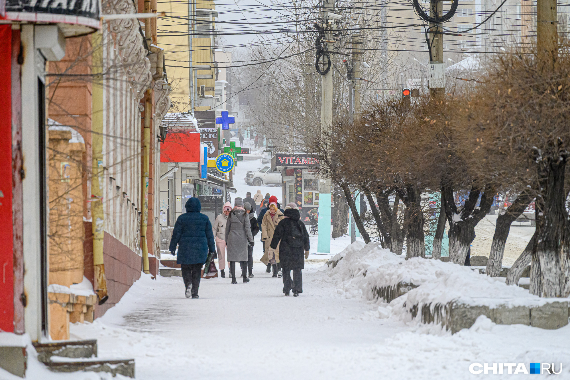 И всё вроде терпимо, но дует дурацкий ветер — прямо в лицо, мало приятного И всё вроде терпимо, но дует дурацкий ветер — прямо в лицо, мало приятного