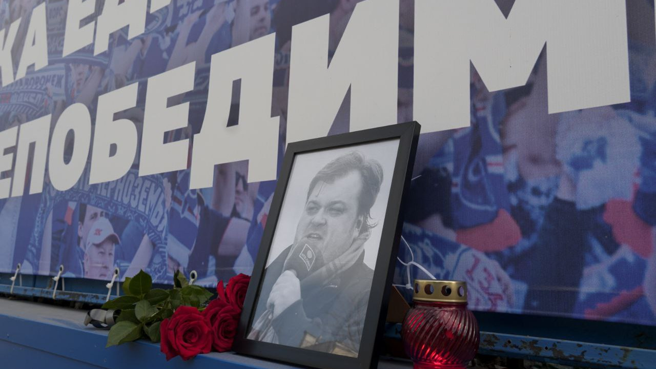 В Воронеже появился стихийный мемориал в память о комментаторе Василии Уткине
