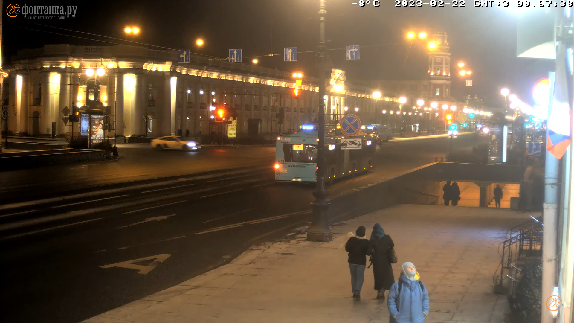 Снег на тротуаре Невского проспекта утром 22 февраля. Кадр супервидовой веб-камеры