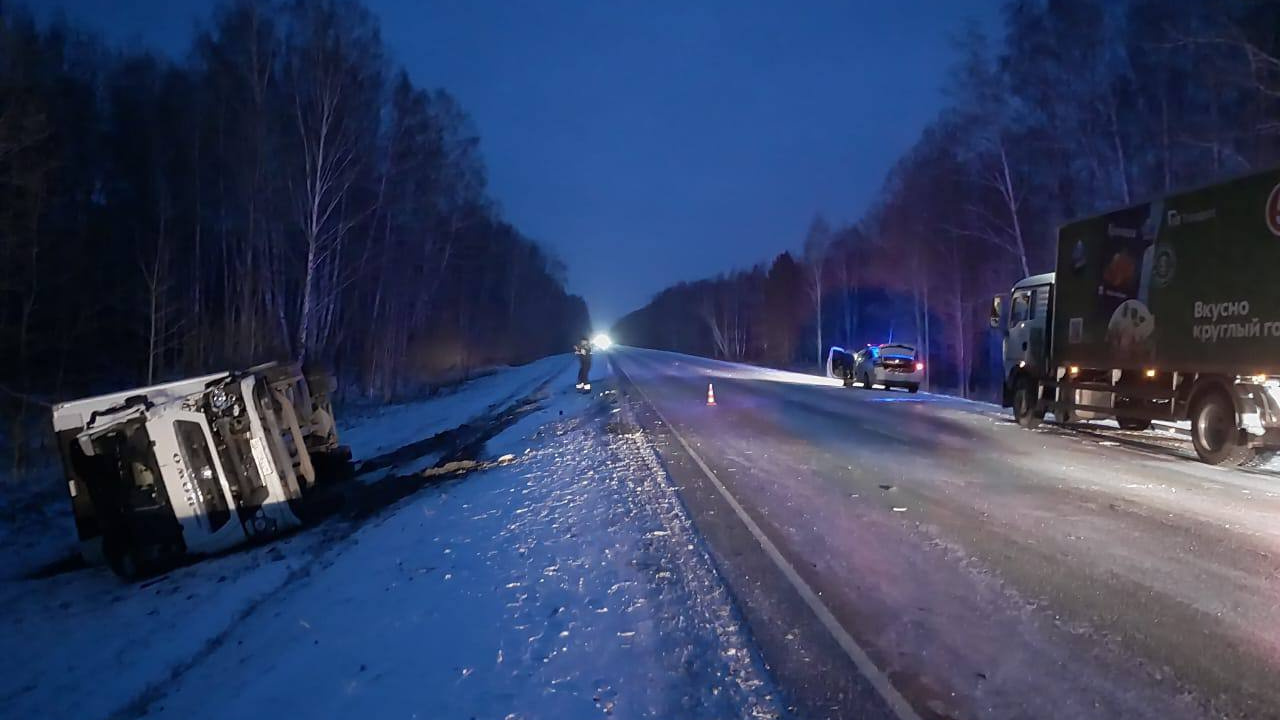 Бастрыкин заинтересовался жуткой аварией в Новосибирской области — фура упала после столкновения