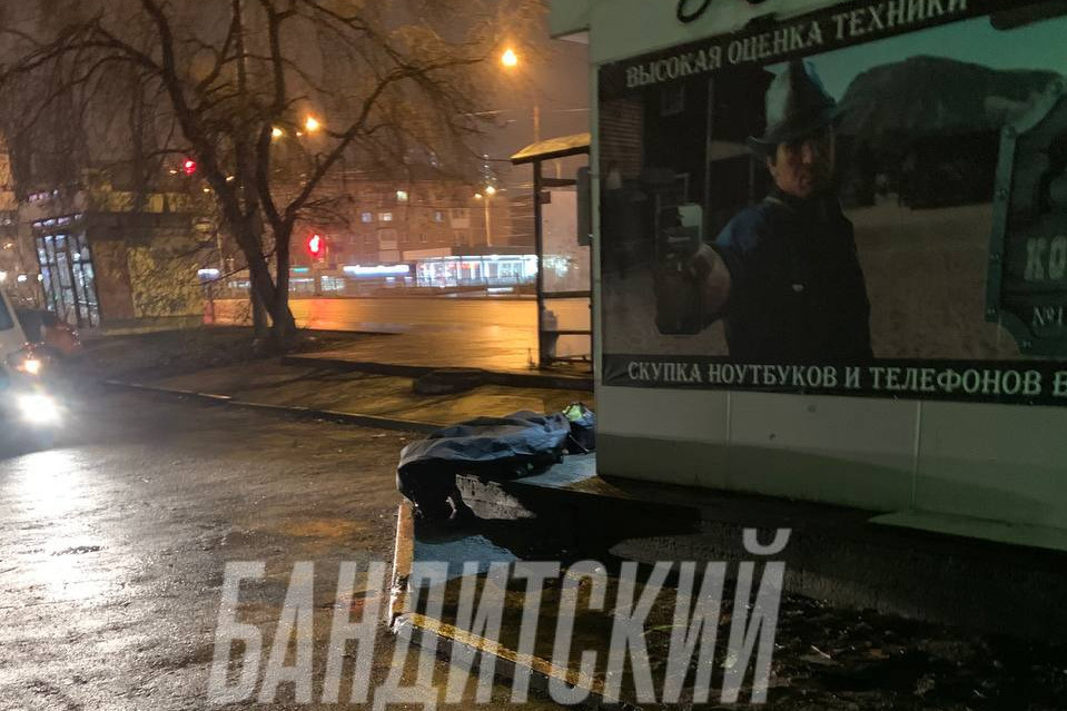 Возле станции метро «Проспект Космонавтов» обнаружили труп