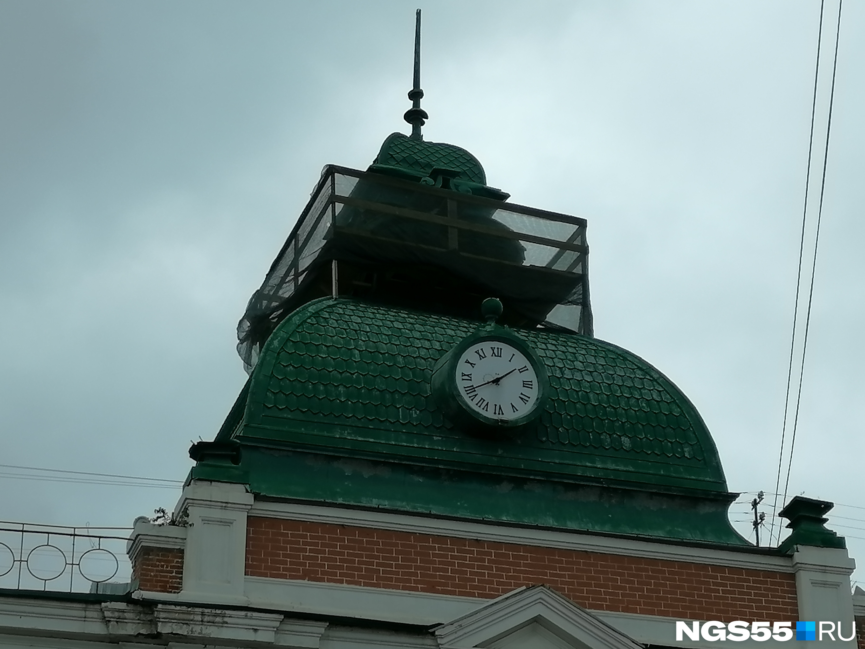В Омске решили отремонтировать башню с часами на Ленина