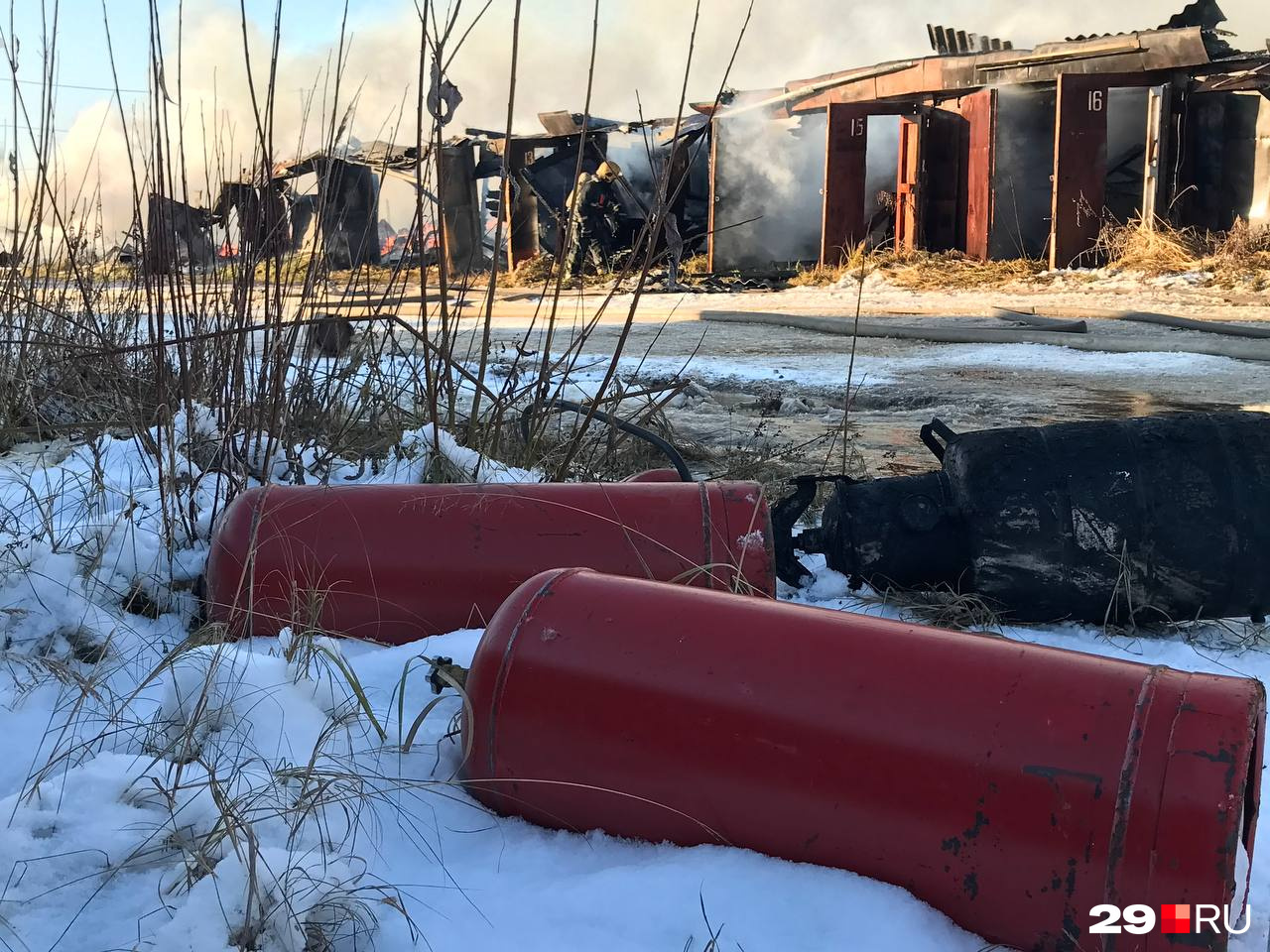 10 взрывов газа: в МЧС рассказали подробности крупного пожара в гаражном  кооперативе | 30.10.2023 | Архангельск - БезФормата