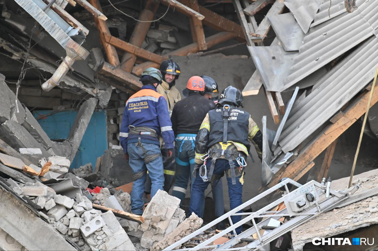 Из дома в Чите, где взорвался газ, эвакуировано 30 человек: 12 спасено из-под завалов, их них 3 детей