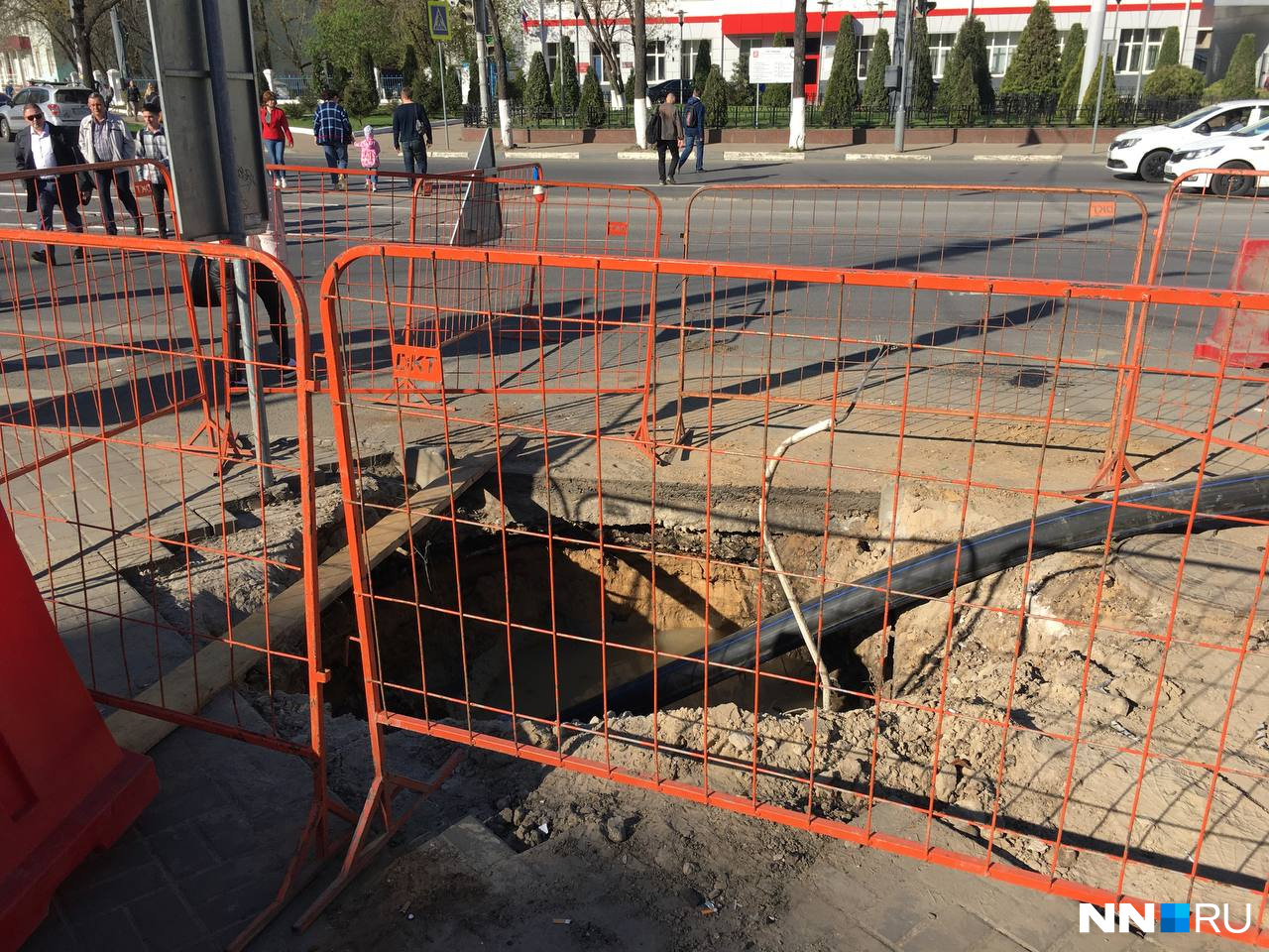 Рабочих с утра не видно Рабочих с утра не видно