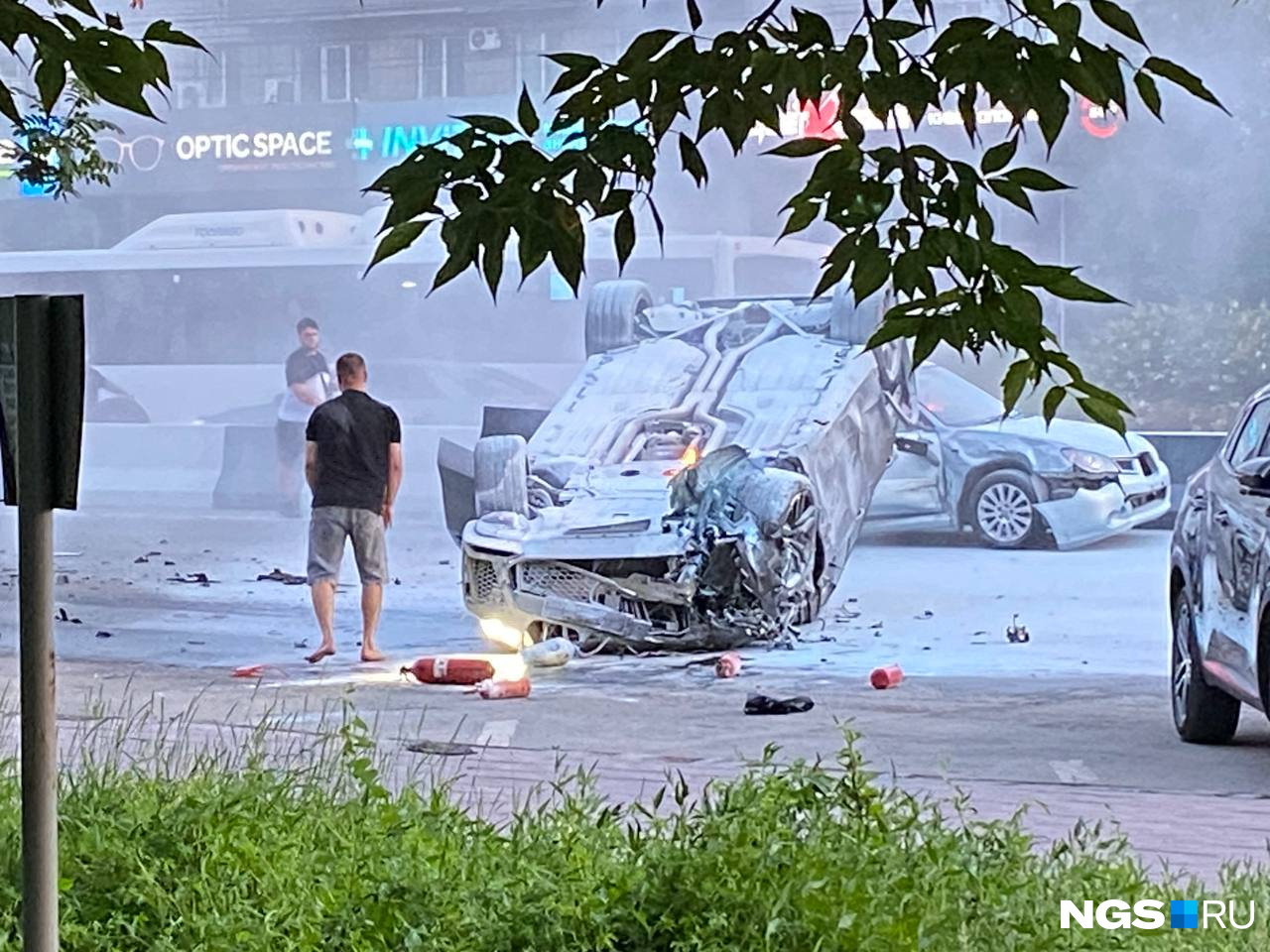 В Новосибирске лихач на BMW протаранил семь автомобилей. Такого ДТП вы еще не видели