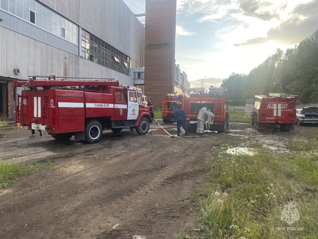 «Произошла протечка жидкого металла»: на заводе в Михайловске рассказали, из-за чего начался пожар