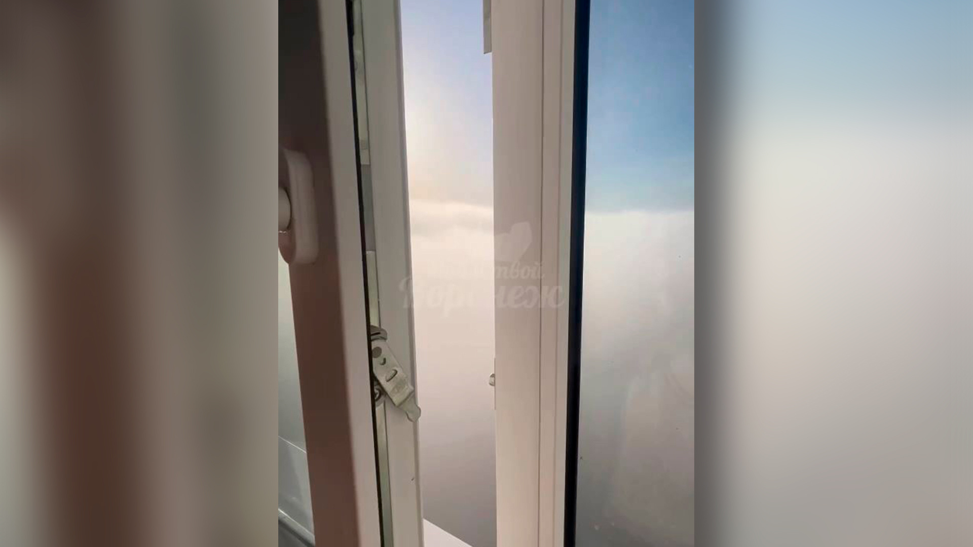 Город над облаками: воронежцы делятся фотографиями утреннего тумана
