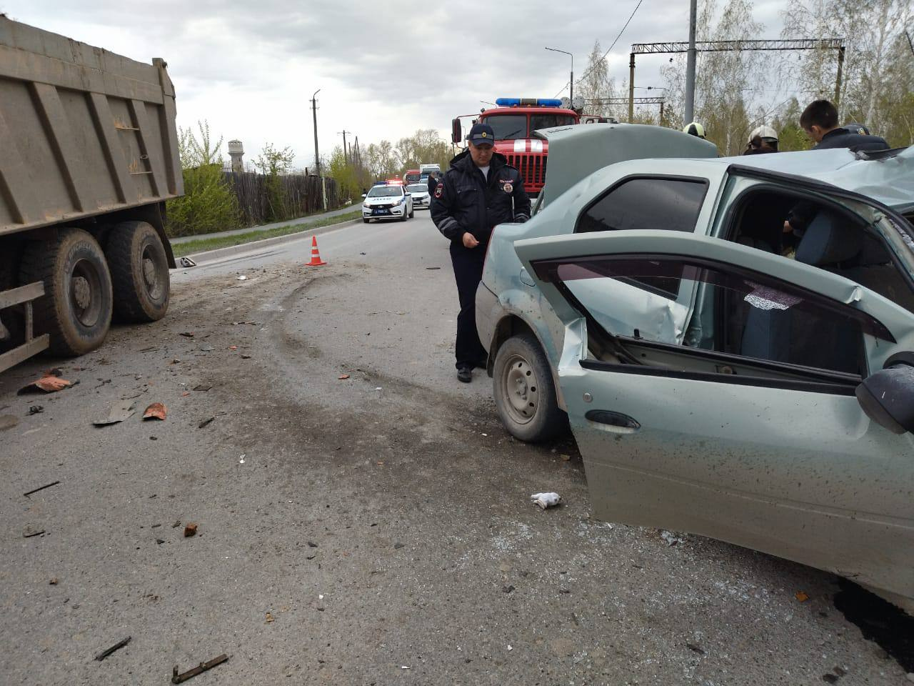 На Урале водитель легковушки выехал на встречку и врезался в КАМАЗ. Погибли двое человек