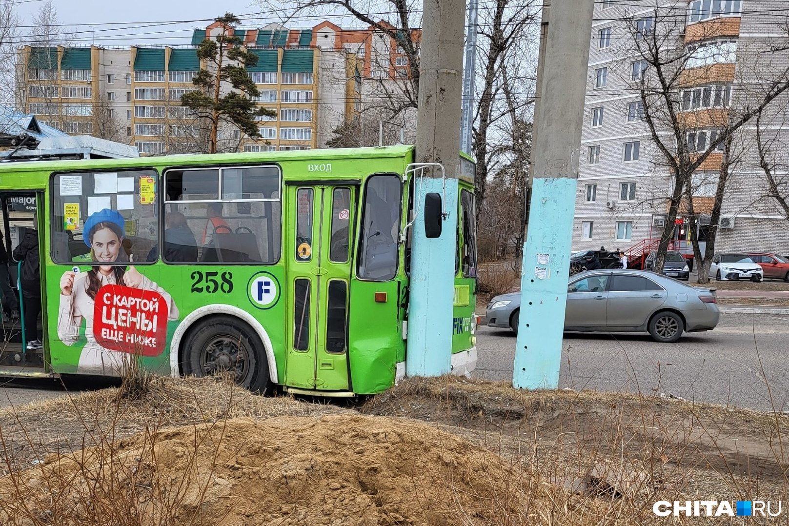 18 апреля 19 год. Старый троллейбус. Читинский троллейбус. Троллейбус ЗИУ 682.