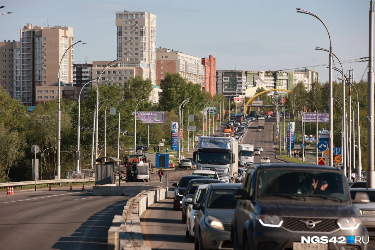 Лучше ехать по Кузнецкому: на Кузбасском мосту в Кемерове для движения оставят только одну полосу