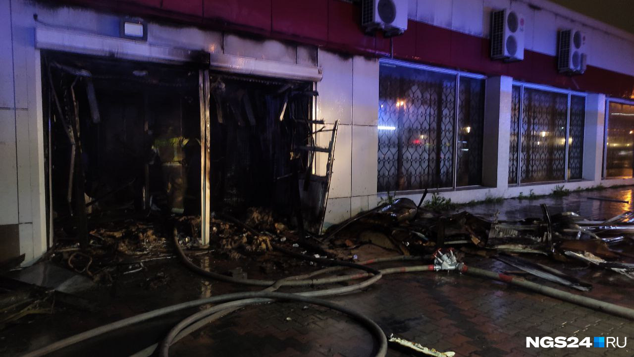 В центре Красноярска загорелась техника в магазине «Эльдорадо». Есть пострадавший