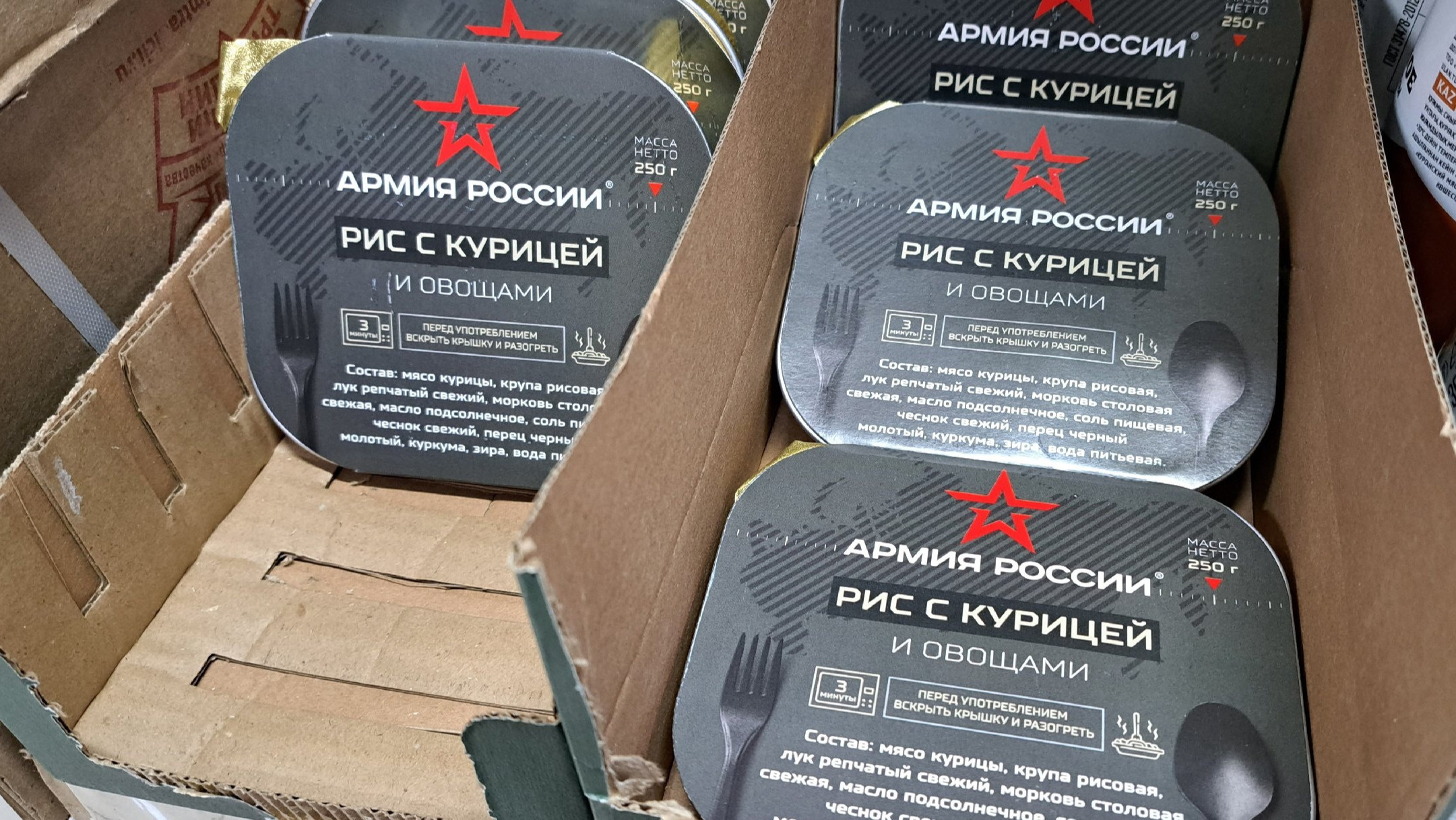 В омском «Светофоре» продают сухпайки «Армия России». Откуда они в открытой продаже?
