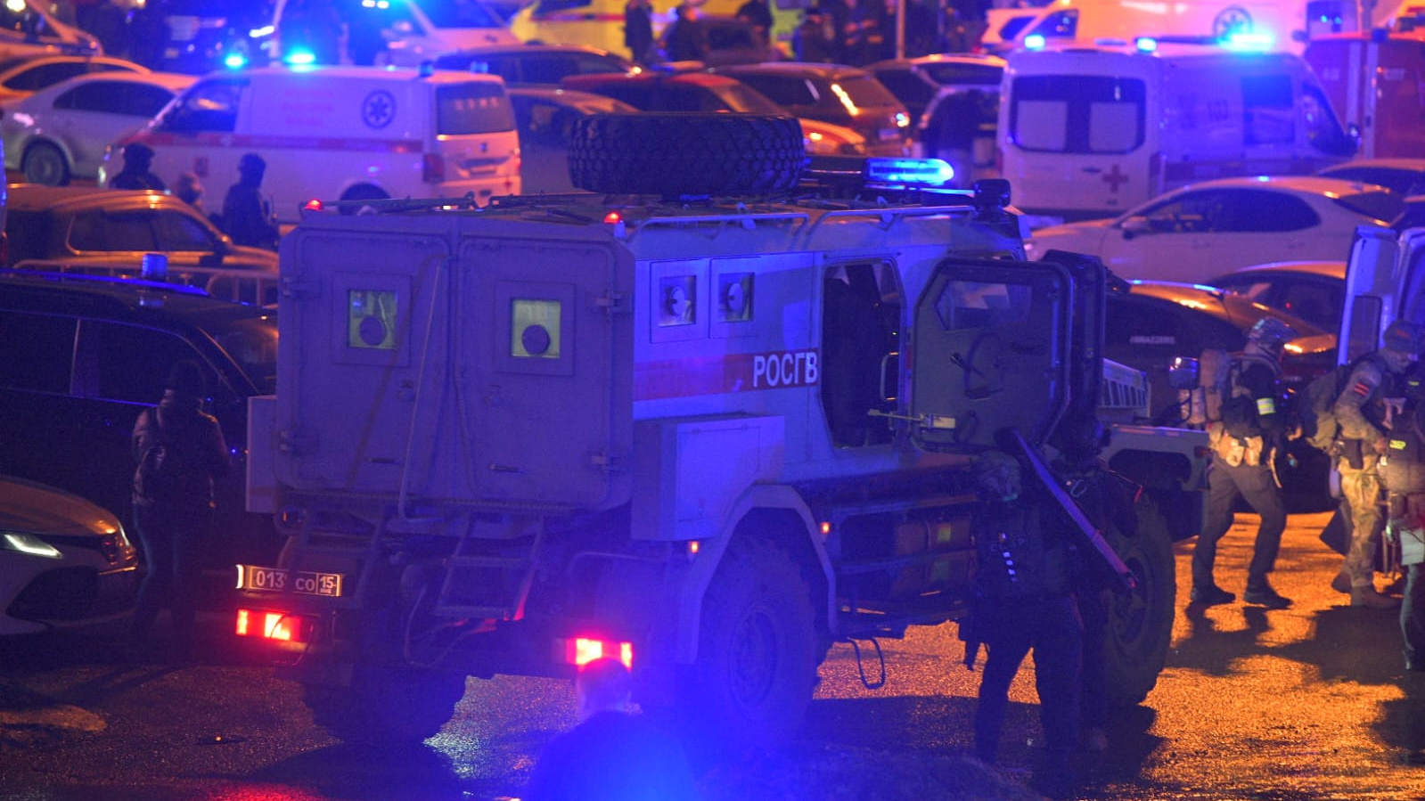 «Люди падали, по ним бежали»: очевидцы рассказали, что происходило в момент стрельбы в Crocus City Hall