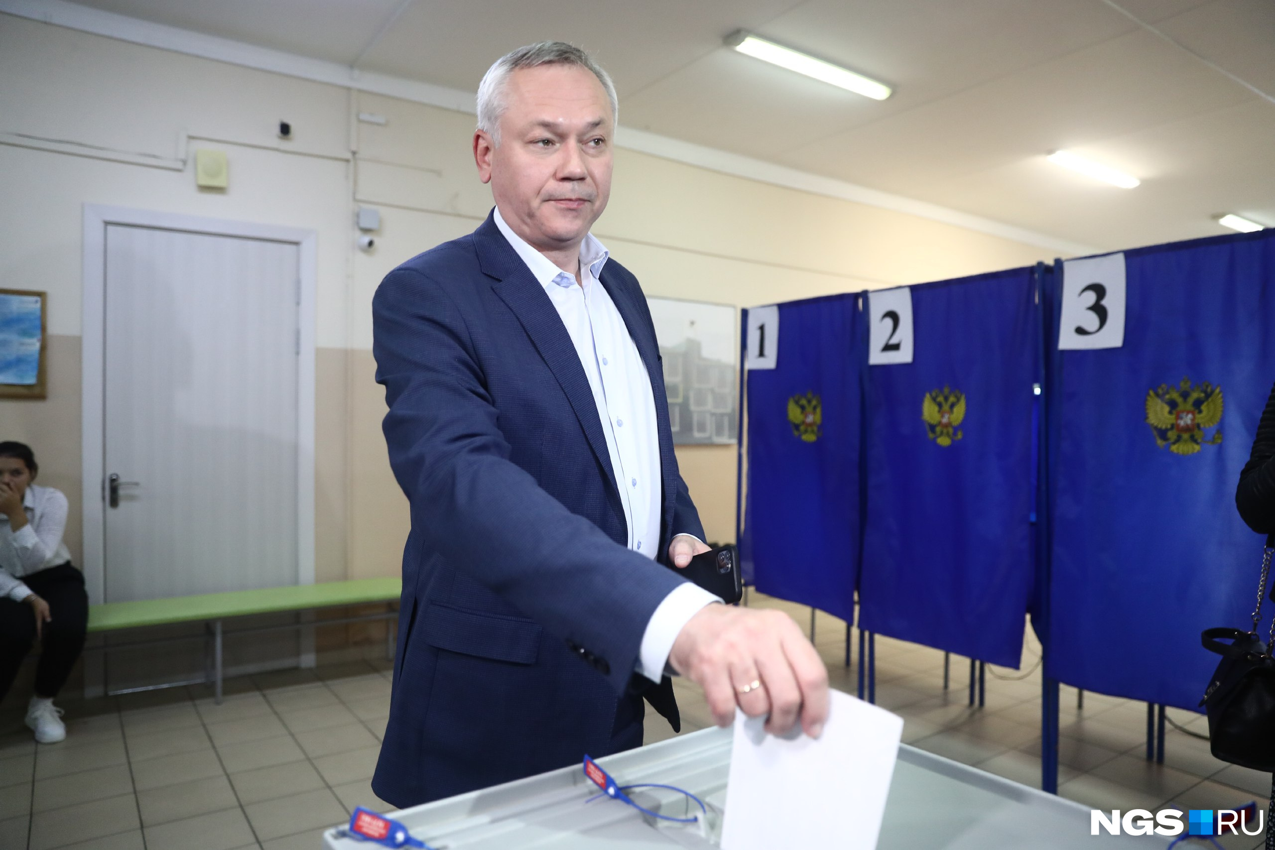На выборы пришел губернатор Новосибирской области Андрей Травников