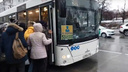 Видео: в Самаре пассажиры «штурмовали» <nobr class="_">50-й</nobr> автобус