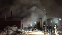 Из здания спортивного клуба в Архангельске валит дым: что произошло