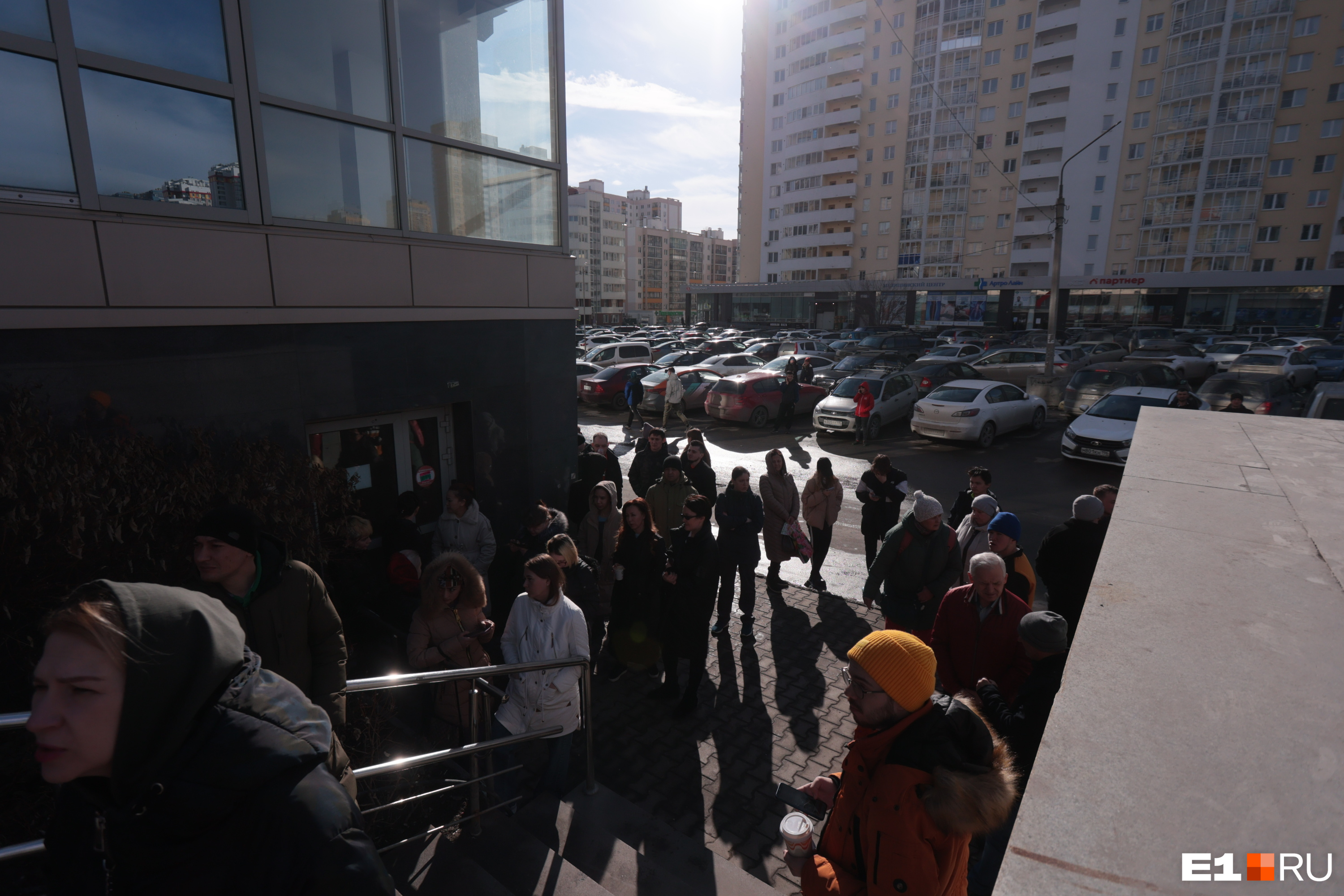 В Екатеринбурге эвакуировали крупный торговый центр возле Южного автовокзала