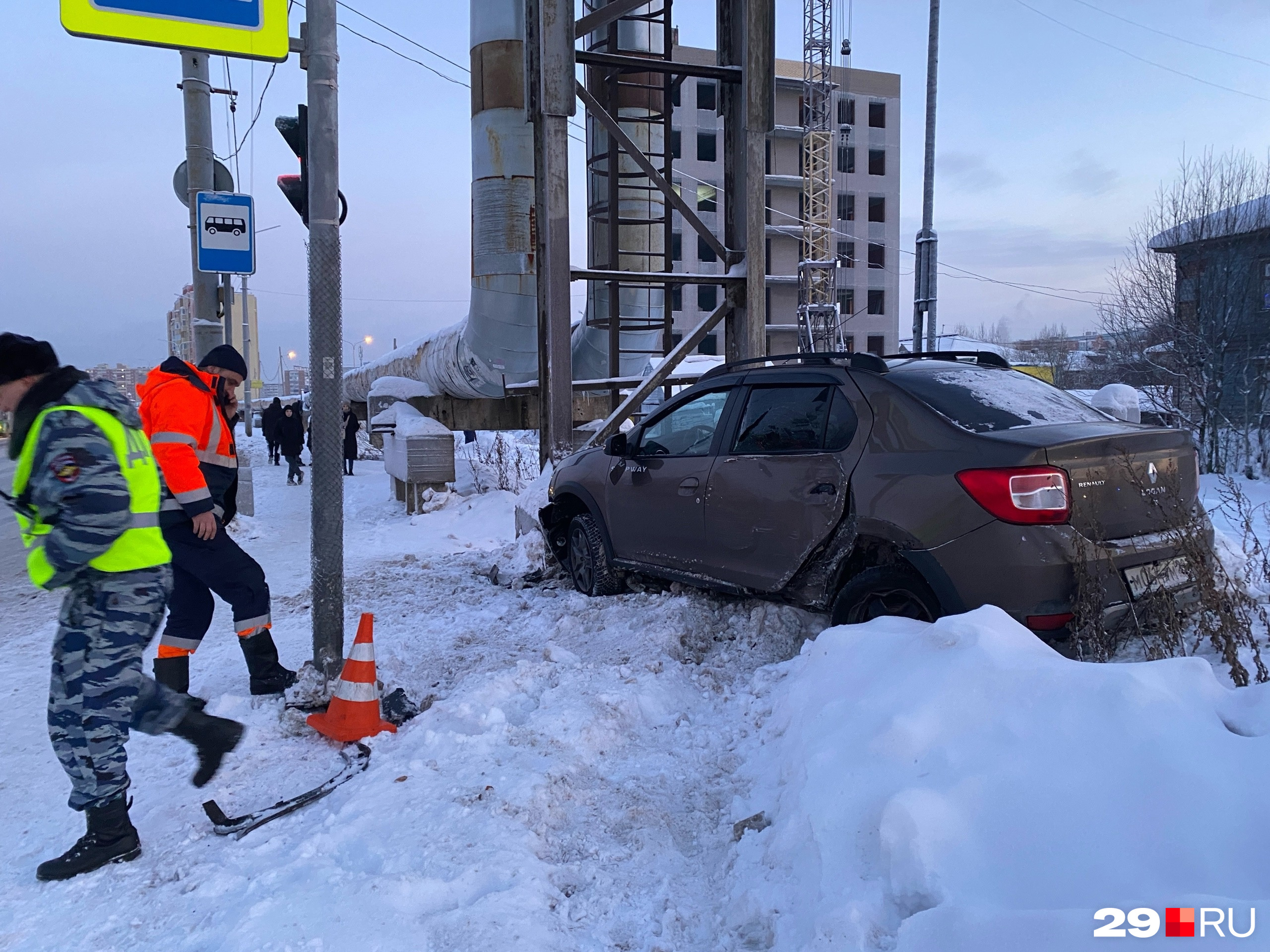 Машина красиво улетела на пешеходную часть»: архангелогородцы стали  свидетелями ДТП | 11.01.2024 | Архангельск - БезФормата