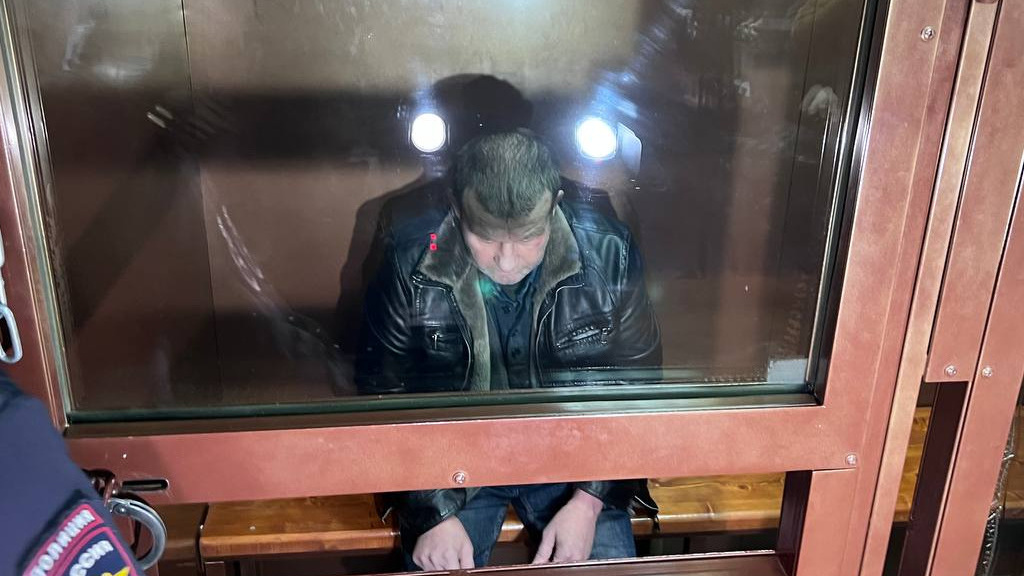 Мужчина толкнул под поезд. Подростка столкнули под поезд. Столкнул под поезд в метро. Подростка толкнули в метро в Москве. Подростка столкнули в метро.